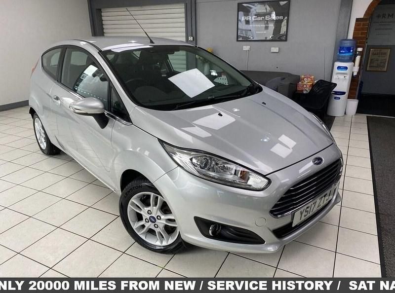 Used Ford Fiesta Zetec 82 HP (60 kW) 2017 Silver Hatchback