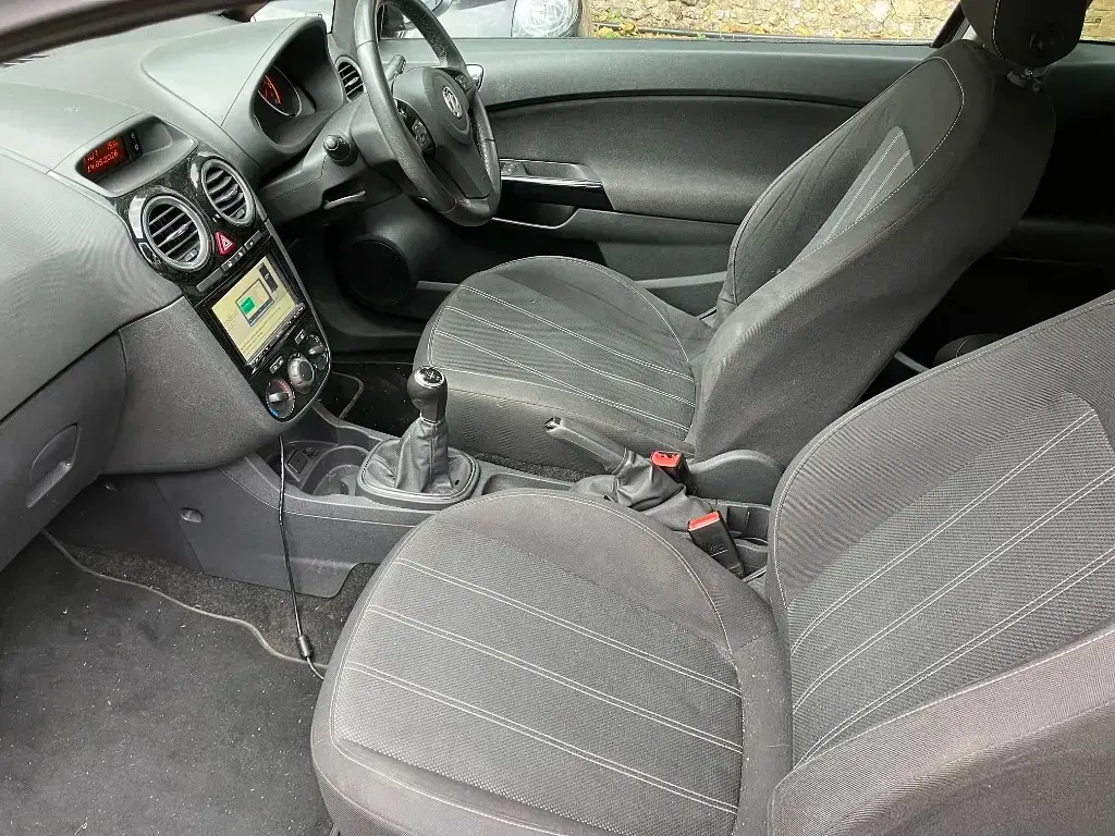 Używany Vauxhall Corsa Edition 100 KM (73 kW) 2013 Czarny Hatchback