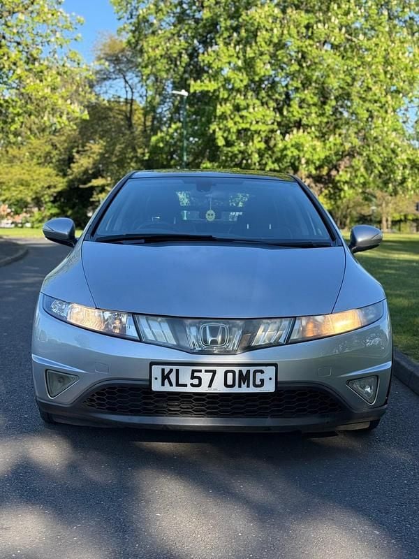 Begagnad Honda Civic EX 140 HK (102 kW) 2007 Silver Halvkombi