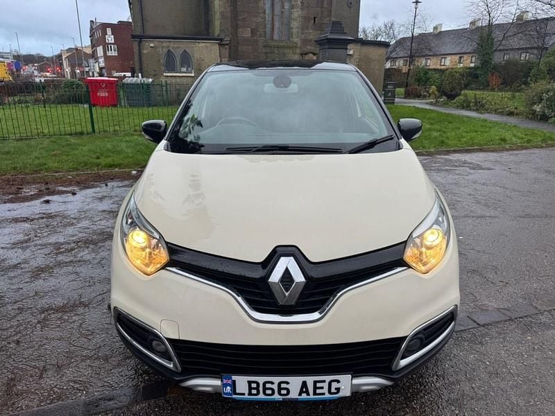 Used Renault Captur Signature 110 HP (80 kW) 2016 Cream SUV