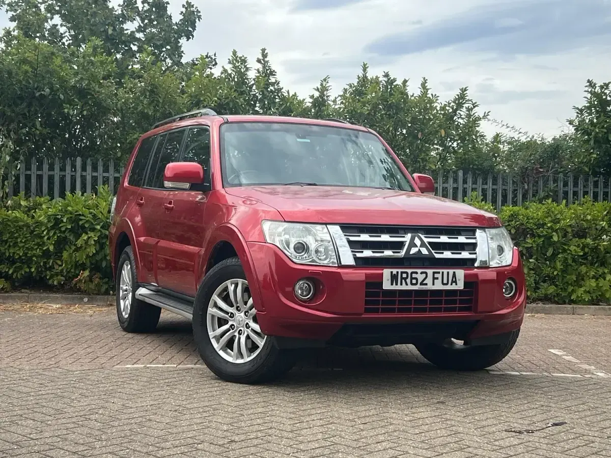 Used Mitsubishi Shogun 197 HP (144 kW) 2012 Red SUV