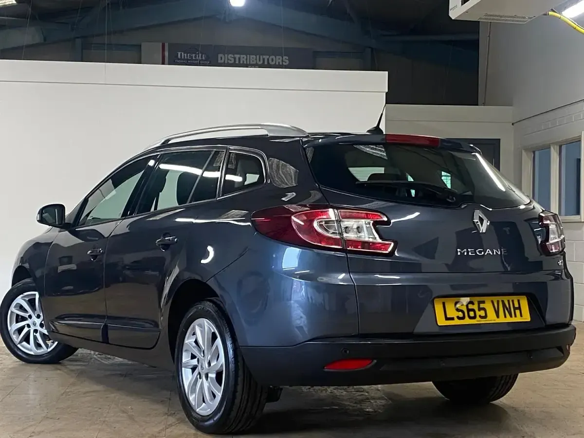 Used Renault Mégane GrandTour Dynamique 110 HP (80 kW) 2015 Grey Estate