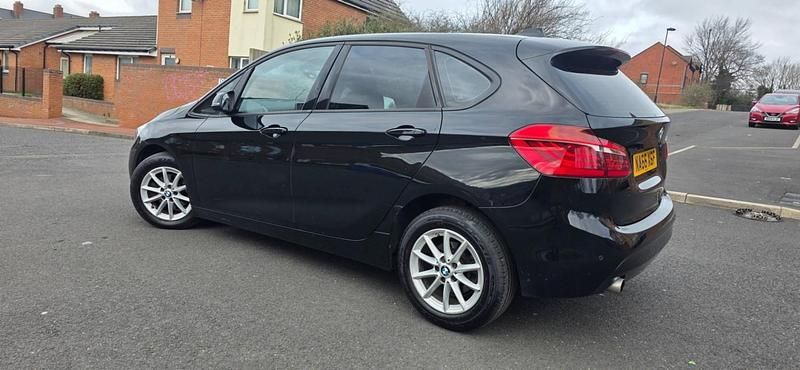 Begagnad BMW 218 2016 Svart Halvkombi