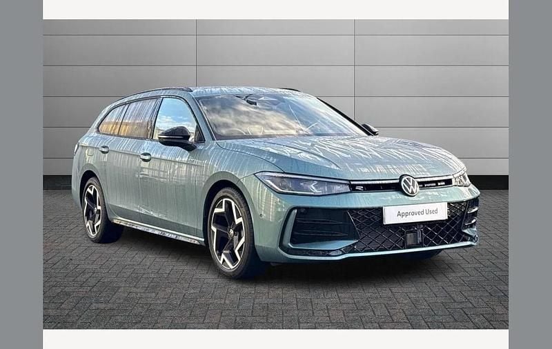 Used VW Passat R-line 150 HP (110 kW) 2025 Green Estate