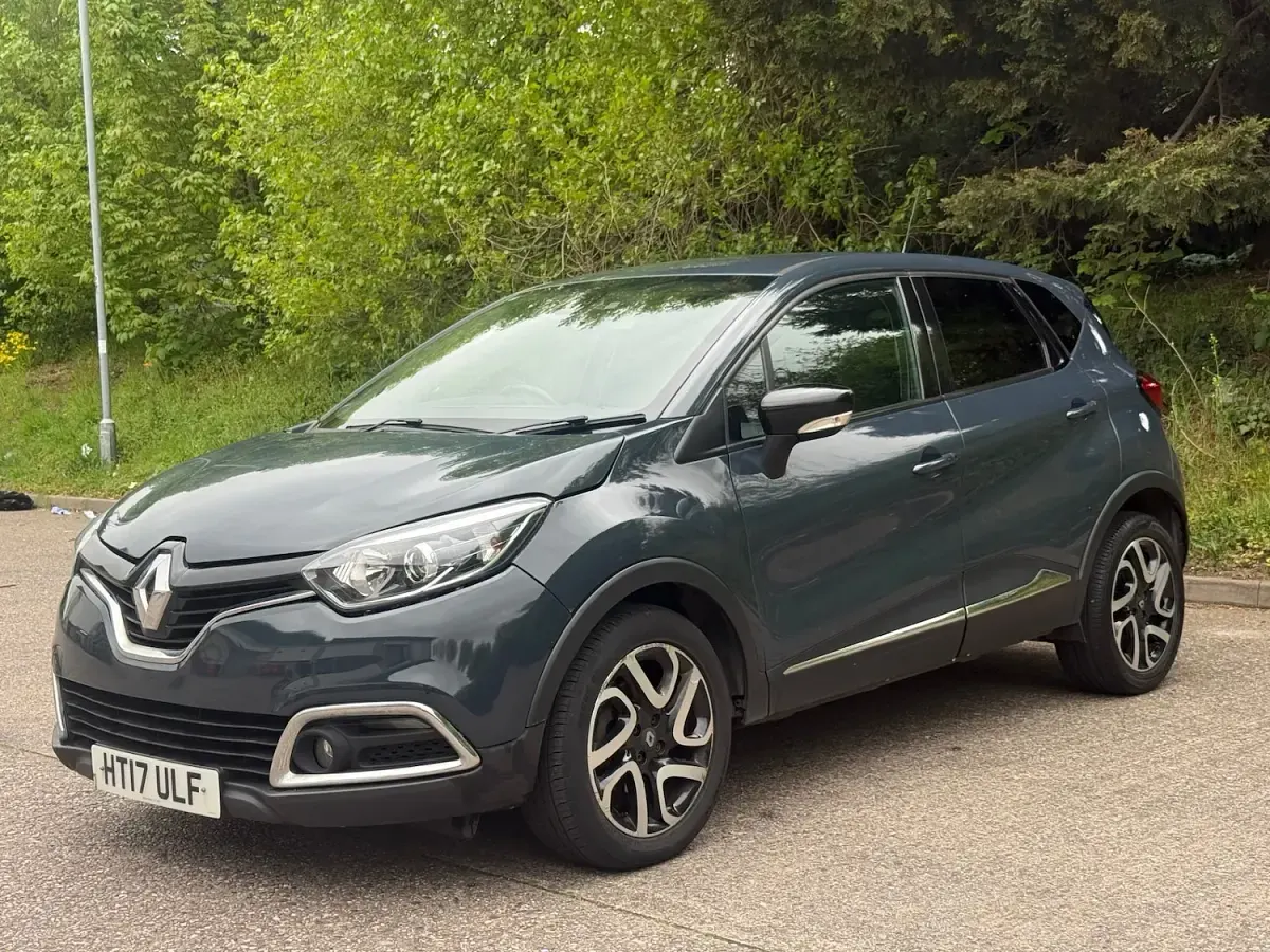 Used Renault Captur Dynamique 90 HP (66 kW) 2017 Blue SUV