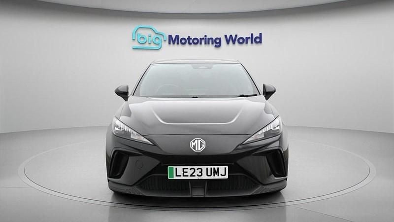 Begagnad MG MG4 EV SE 319 kW (435 HK) 2023 Halvkombi