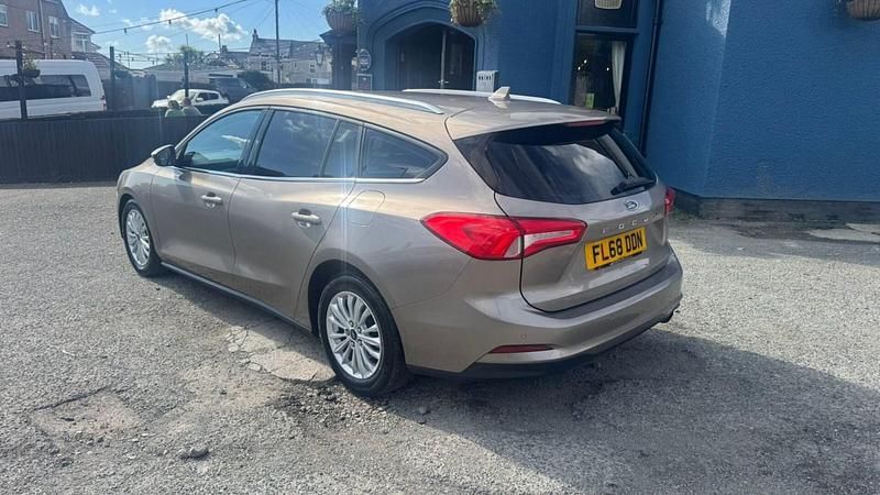 Usado Ford Focus Titanium 125 HP (91 kW) 2018 Prateado Carrinha