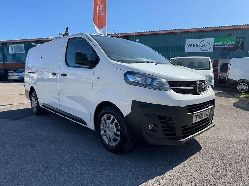 Second-hand Vauxhall Vivaro S 2020 Alb Monovolum