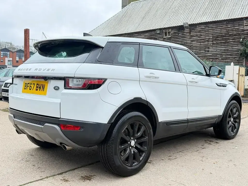 Used Land Rover Range Rover evoque SE 150 HP (110 kW) 2017 White Estate