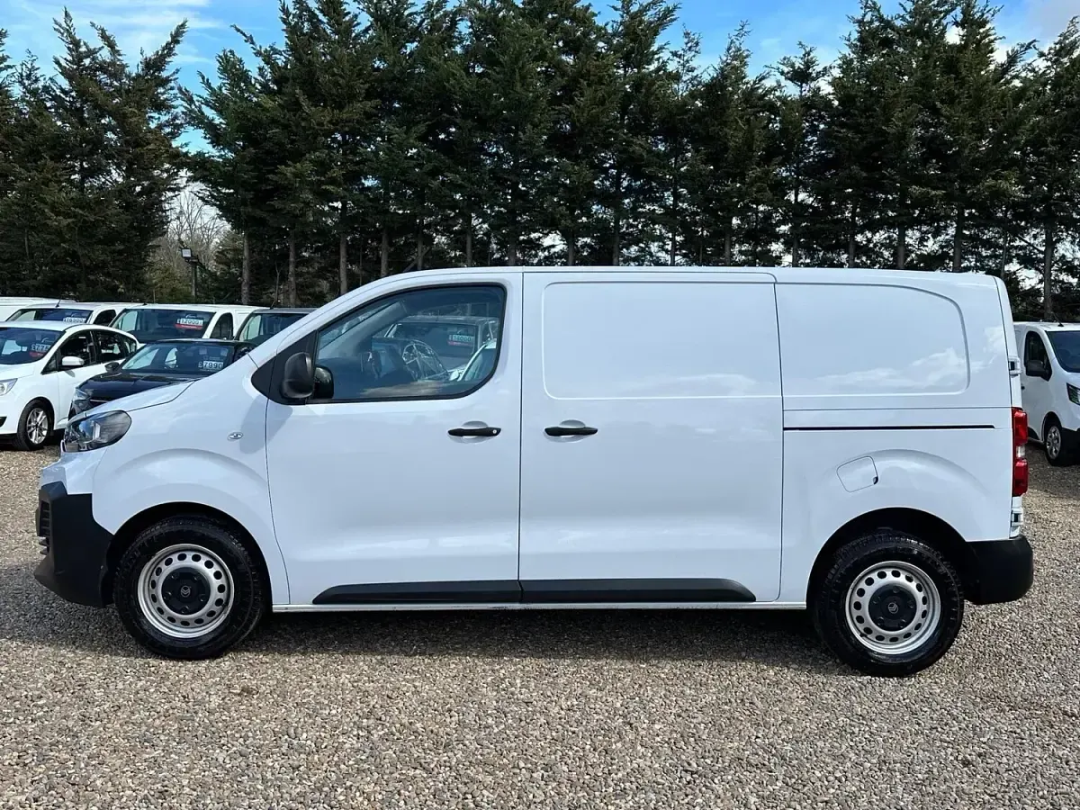 Used Citroën Dispatch 120 HP (88 kW) 2024 White MPV
