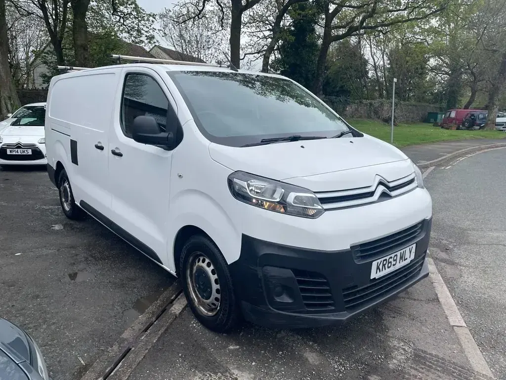 Used Citroën Dispatch 100 HP (73 kW) 2019 White MPV