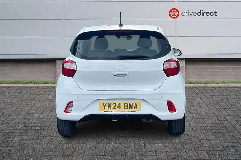 Used Hyundai i10 Advanced 63 HP (46 kW) 2024 White Hatchback
