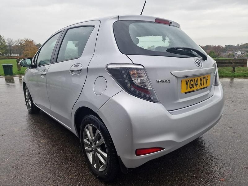 Used Toyota Yaris Plus 99 HP (72 kW) 2014 Silver Hatchback