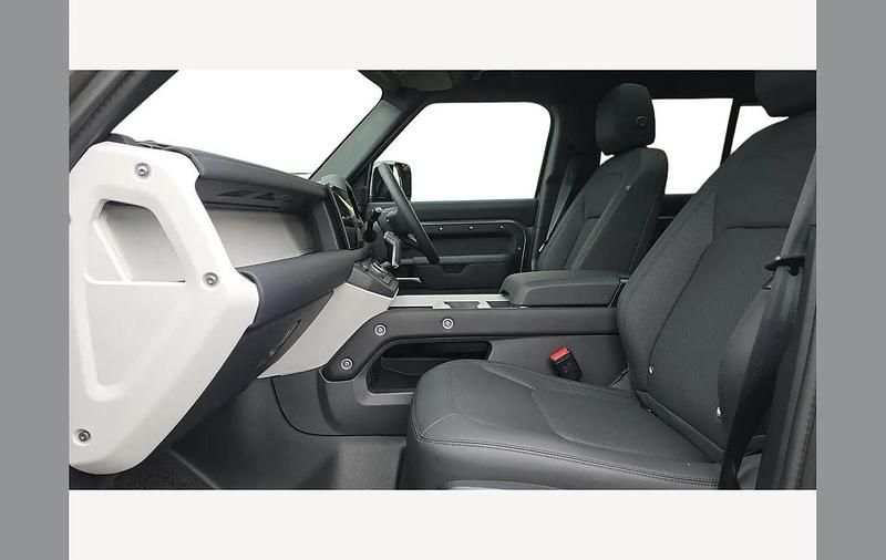 Used Land Rover Defender SE Dynamic 250 HP (183 kW) 2024 Silver SUV