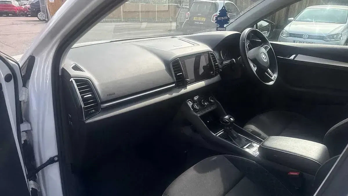 Used Skoda Karoq SE 116 HP (85 kW) 2019 White SUV