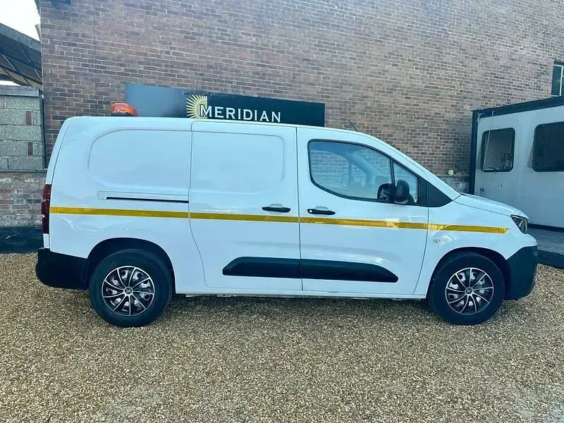 Used Peugeot Partner 2019 White MPV