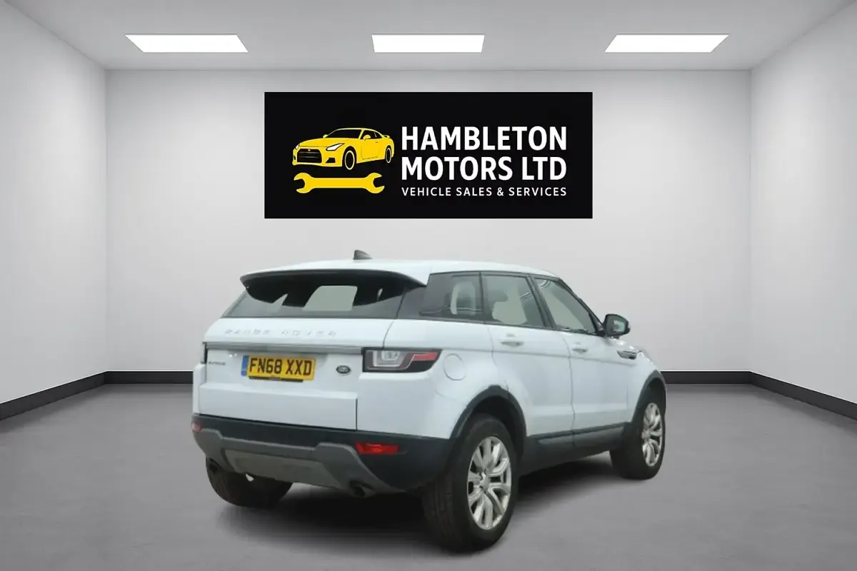 Used Land Rover Range Rover evoque SE 2018 White Estate