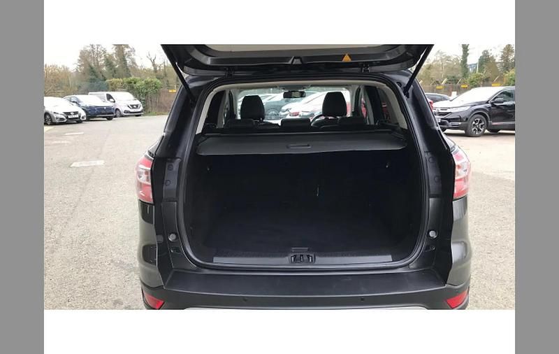 Begagnad Ford Kuga Titanium 180 HK (132 kW) 2019 Grå SUV