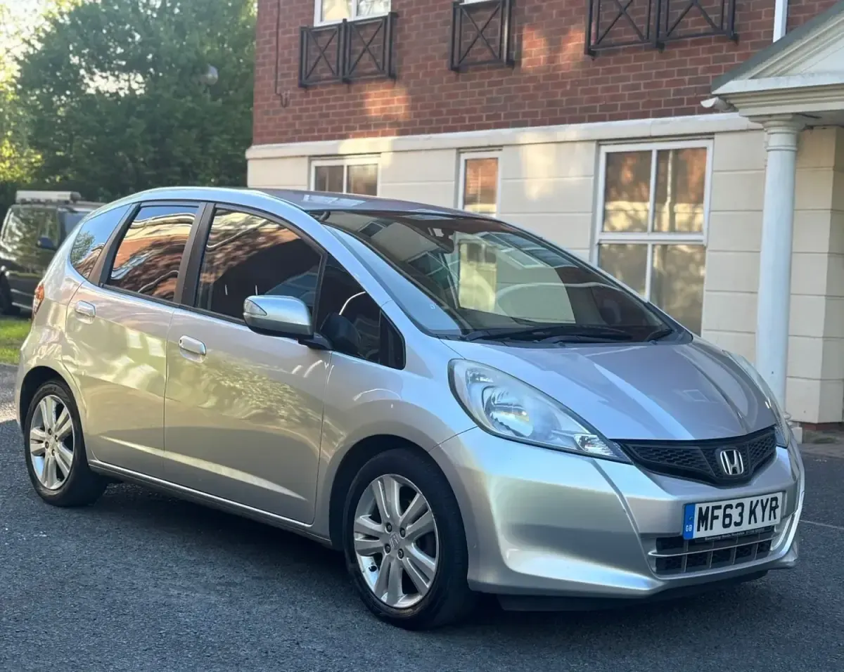 Second-hand Honda Jazz ES 99 CP (72 kW) 2013 Argintiu Hatchback