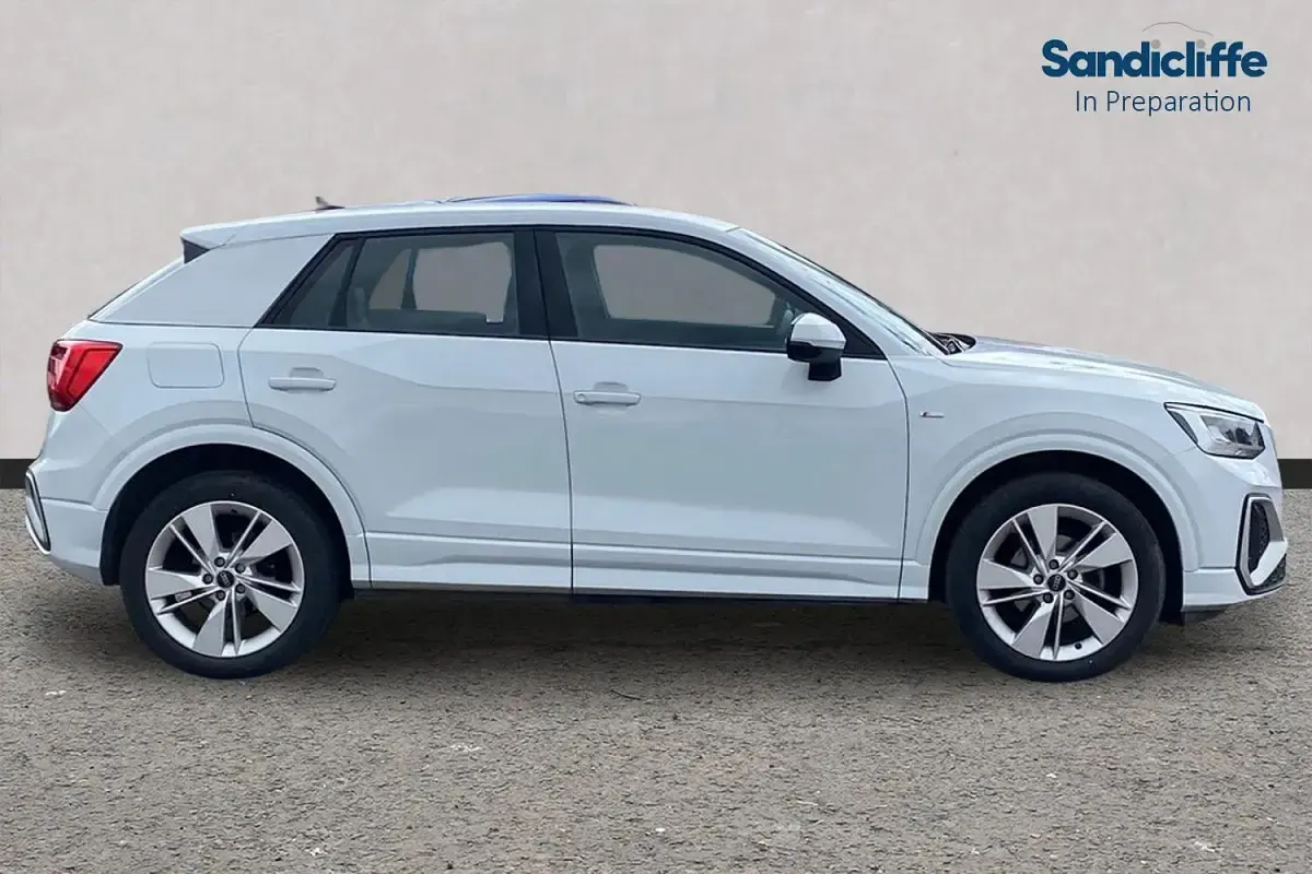 Używany Audi Q2 S-Line 150 KM (110 kW) 2026 Biały SUV