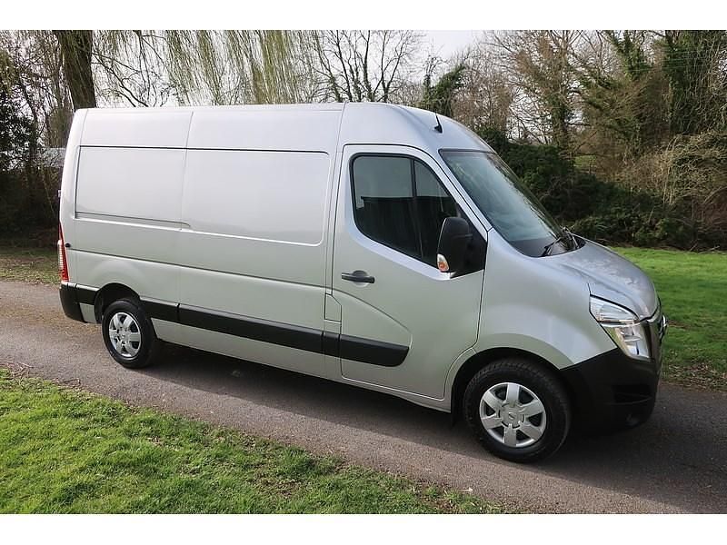 Used Nissan Interstar Tekna 135 HP (99 kW) 2023 Silver Van