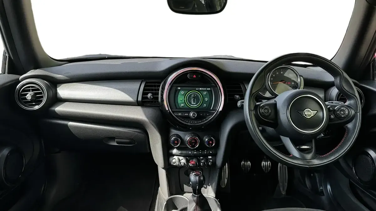 Usado Mini Cooper Hatch 136 HP (100 kW) 2020 Prateado Citadino