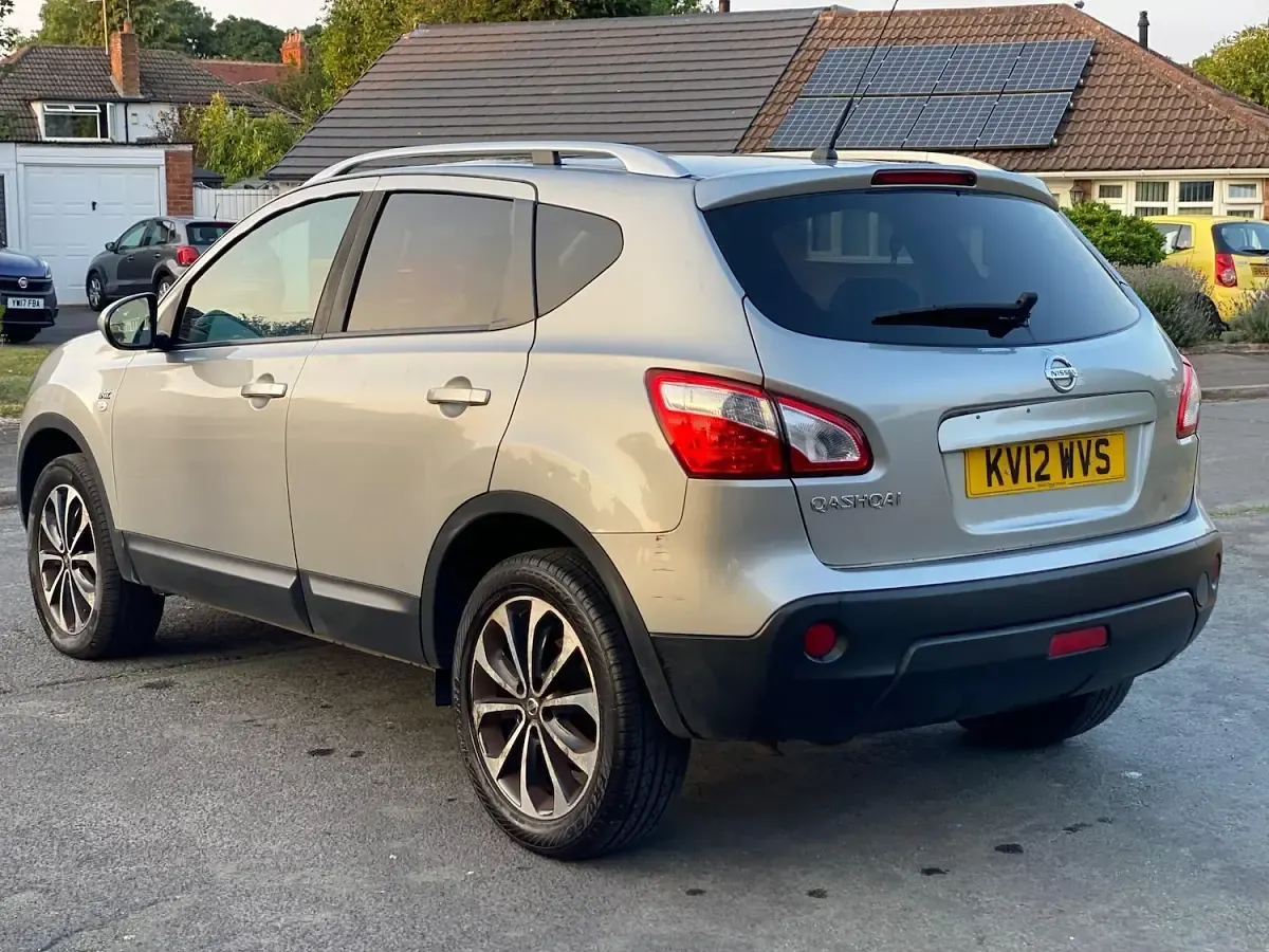 Used Nissan Qashqai N-TEC 117 HP (86 kW) 2012 Silver SUV