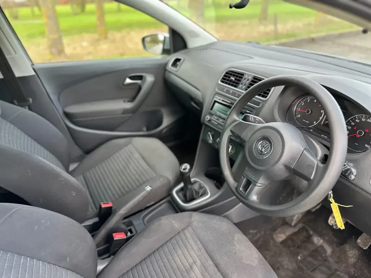 Usado VW Polo Match 70 HP (51 kW) 2012 Prateado Citadino