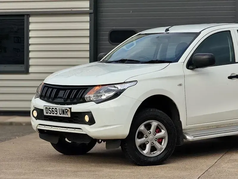 Used Mitsubishi L200 181 HP (133 kW) 2019 White Pickup
