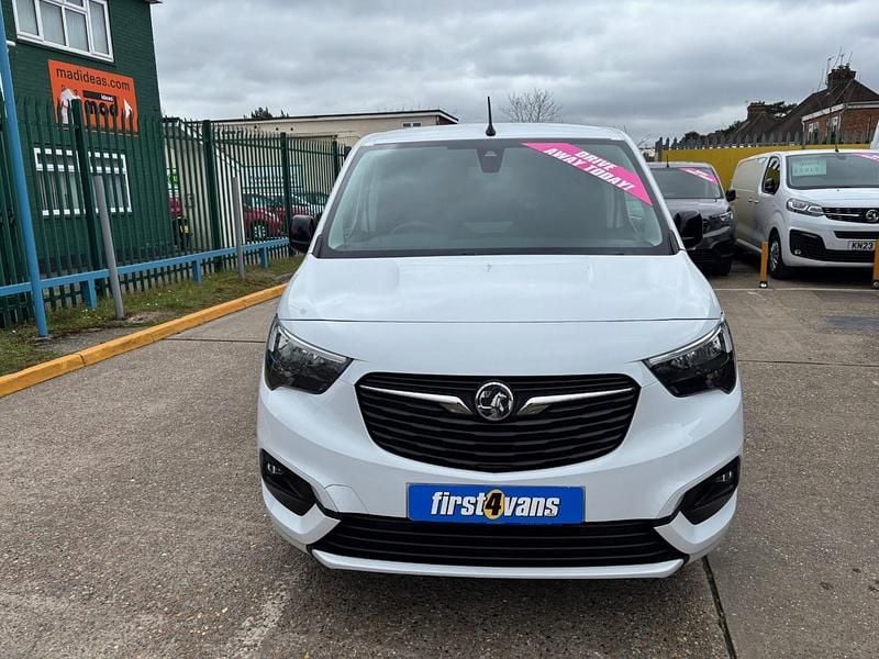 Used Vauxhall Combo 100 HP (73 kW) 2023 White MPV