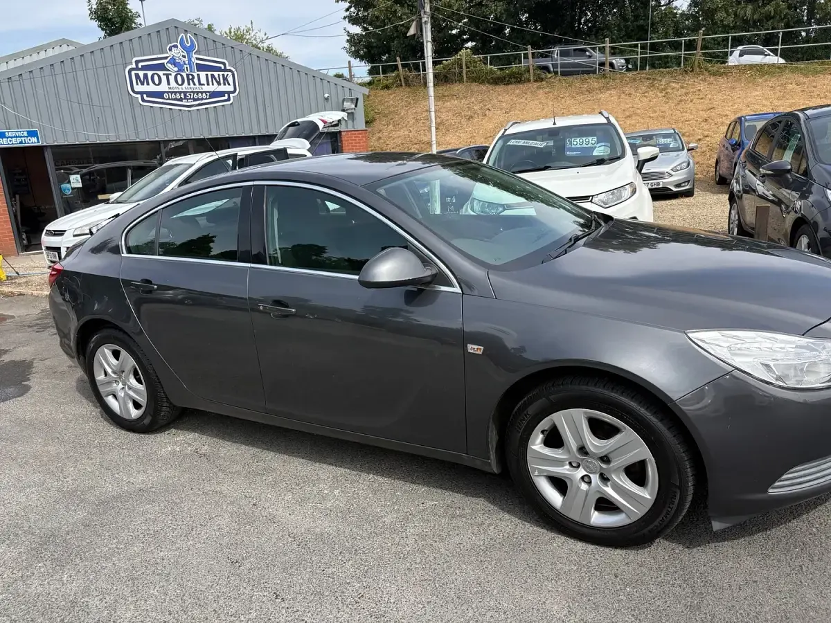 Used Vauxhall Insignia 140 HP (102 kW) 2011 Grey Hatchback