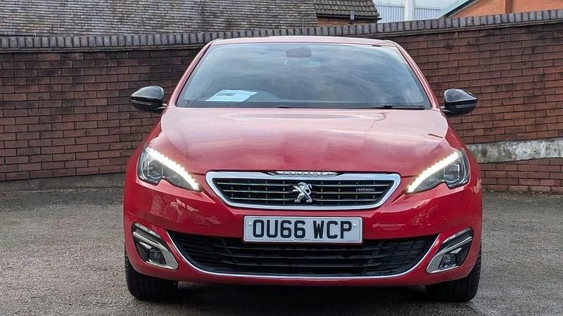 Used Peugeot 308 GT-line 130 HP (95 kW) 2017 Red Hatchback