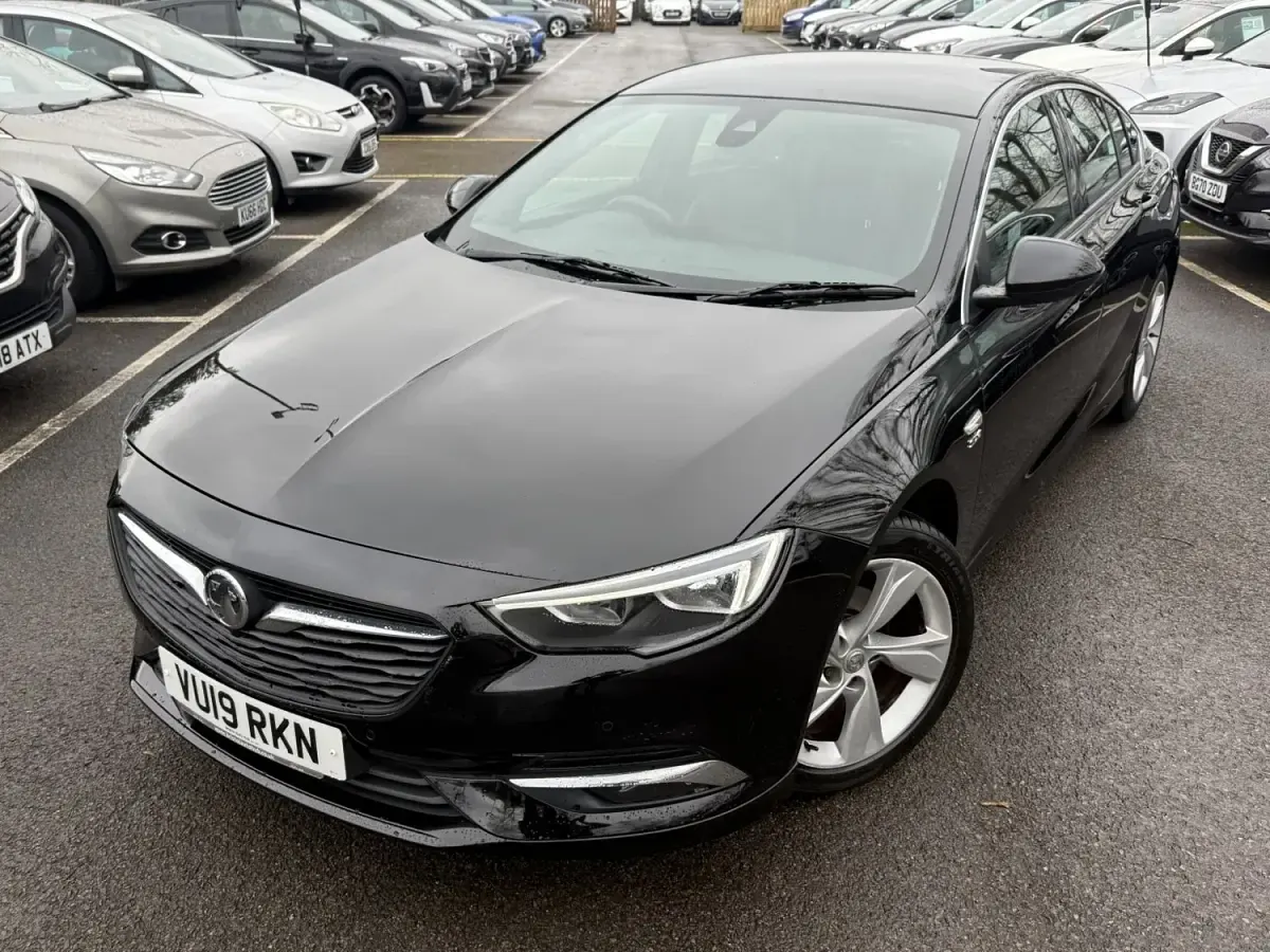 Second-hand Vauxhall Insignia SRi 165 CP (121 kW) 2019 Negru Hatchback
