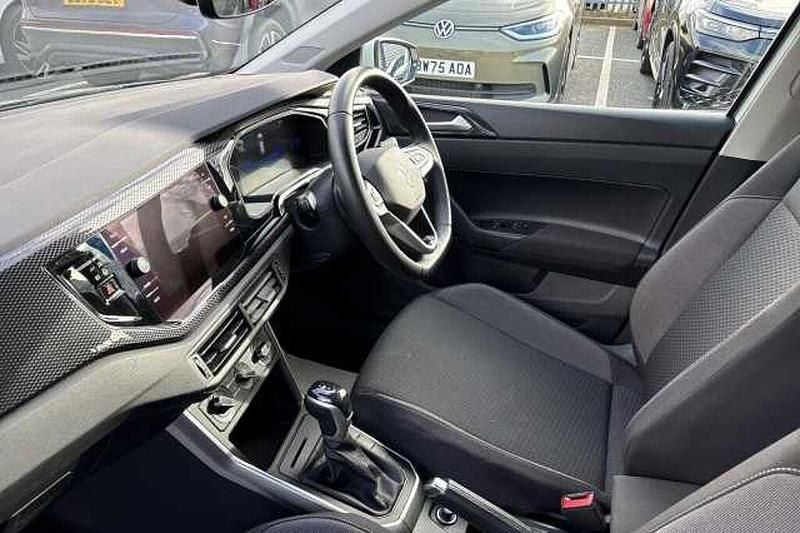 Used VW Polo Life 95 HP (69 kW) 2024 Silver Hatchback