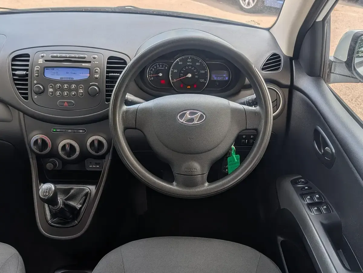 Used Hyundai i10 Active 83 HP (61 kW) 2013 White Hatchback