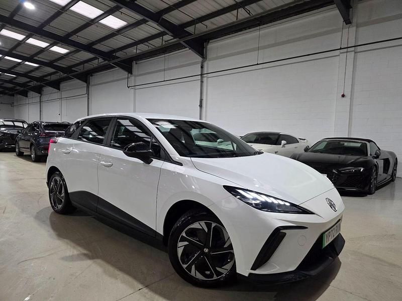 Used MG MG4 EV SE 150 kW (204 HP) 2022 White Hatchback
