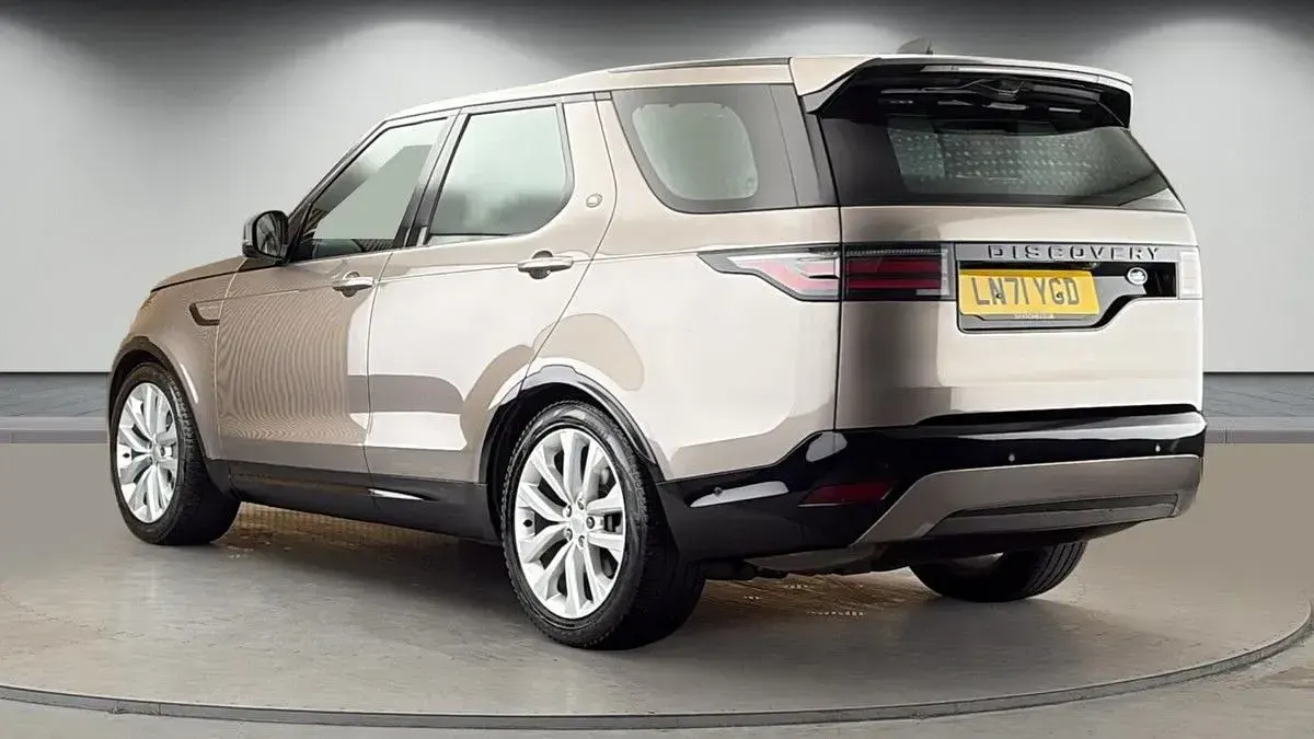 Used Land Rover Discovery 5 SE Dynamic 300 HP (220 kW) 2021 Lantau bronze SUV