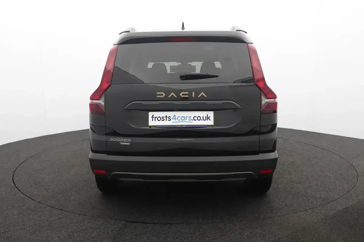 Begagnad Dacia Jogger Extreme 141 HK (103 kW) 2023 Svart Minibuss