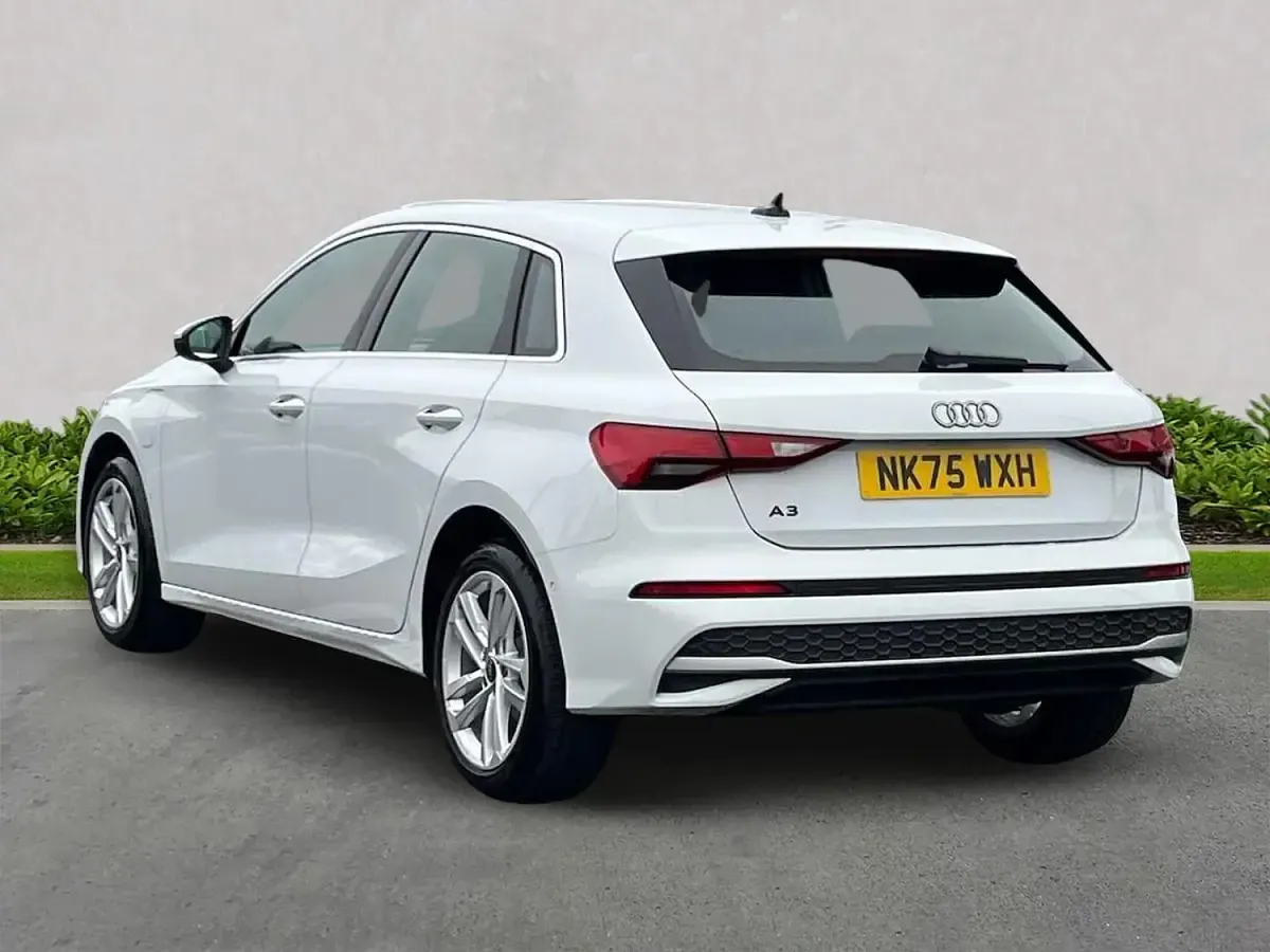 Used Audi A3 e-tron Sport 200 HP (147 kW) 2025 White Hatchback