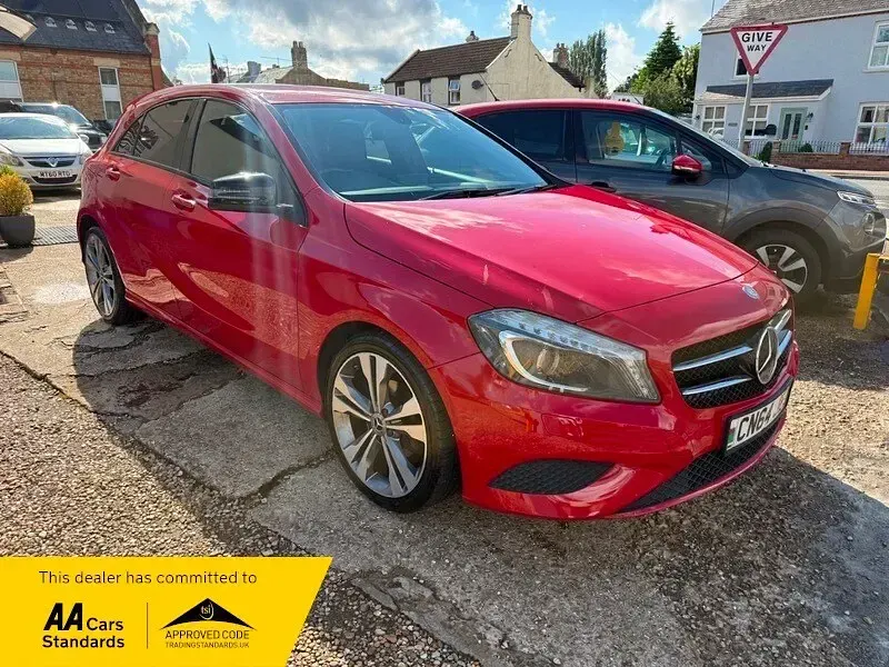 Used Mercedes A180 107 HP (78 kW) 2014 Red Hatchback