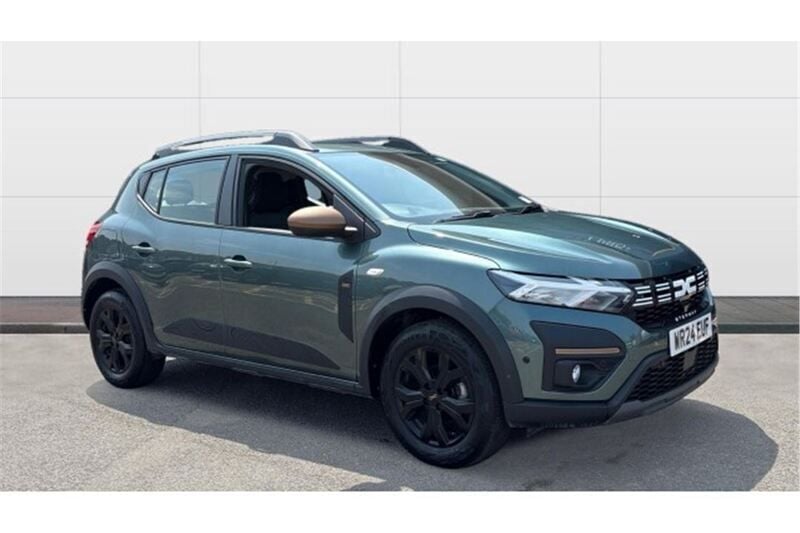 Green Used 2024 Dacia Sandero Extreme Hatchback | £13,593 (Good price) - Image 1/4