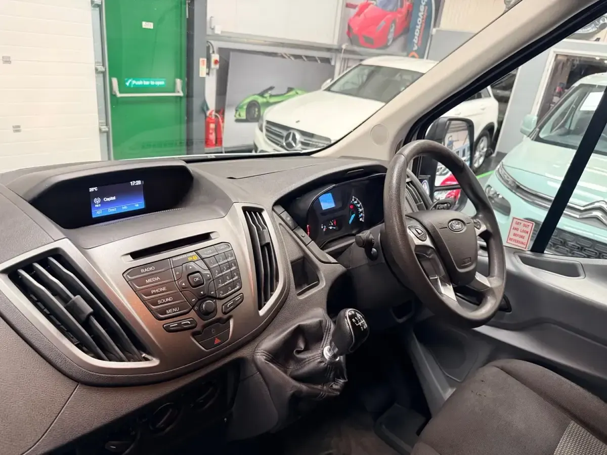 Used Ford Transit 130 HP (95 kW) 2019 White Van