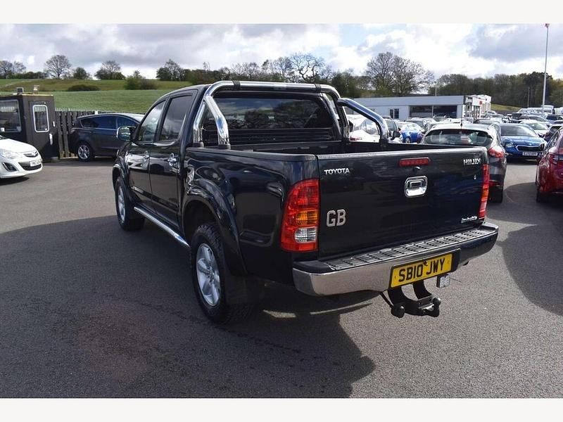 Used Toyota HiLux 171 HP (125 kW) 2010 Black Pickup