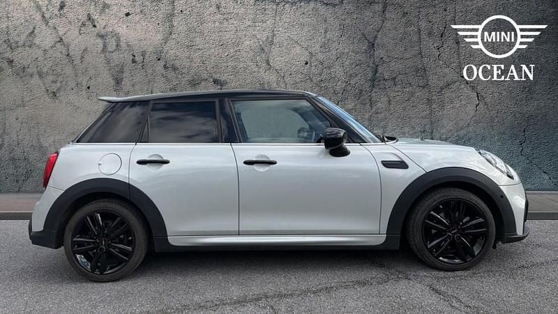 Usado Mini Cooper Hatch 134 CV (98 kW) 2022 Plateado Utilitario