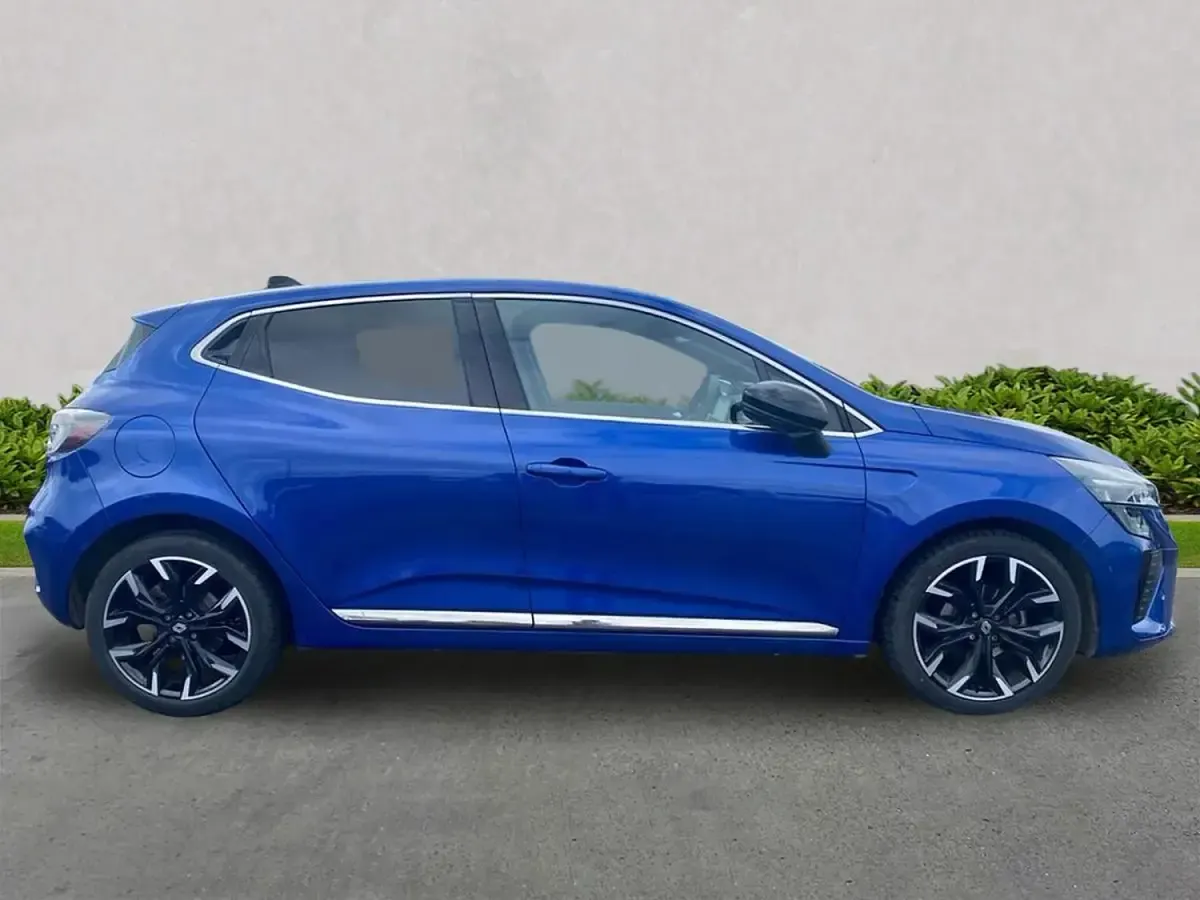 Używany Renault Clio V Techno 2025 Niebieski Hatchback