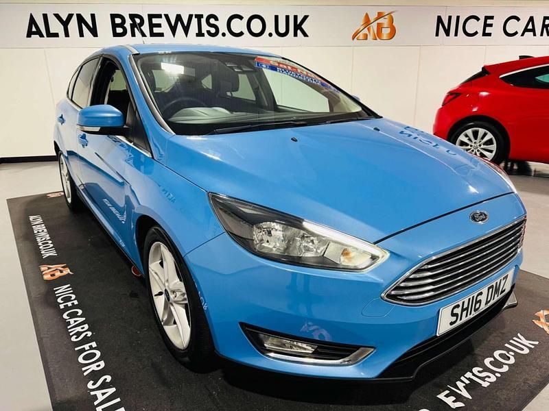 Used Ford Focus Titanium 125 HP (91 kW) 2016 Blue Hatchback