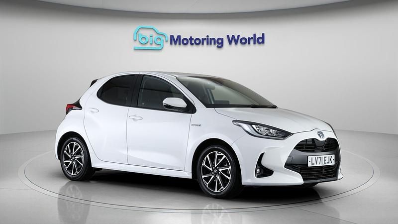 Used Toyota Yaris Hybrid Design 114 HP (83 kW) 2021