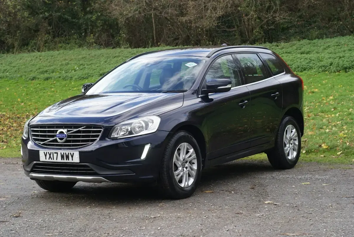 Used Volvo XC60 SE 190 HP (139 kW) 2017 Blue SUV