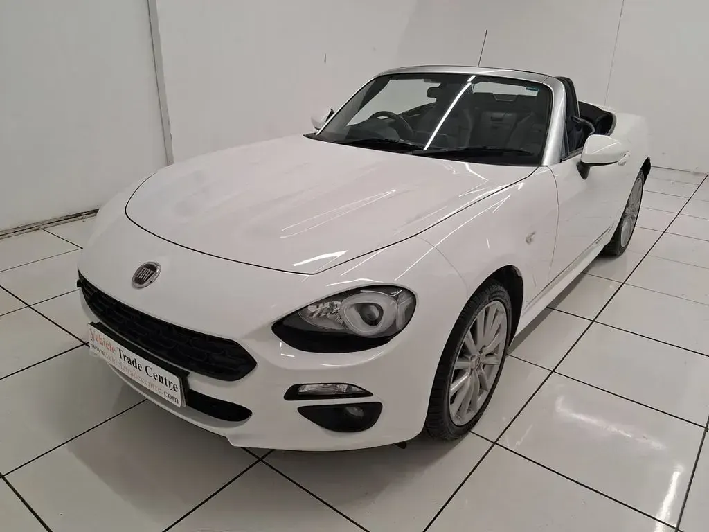 Begagnad Fiat 124 Spider Lusso 140 HK (102 kW) 2017 Vit Cab
