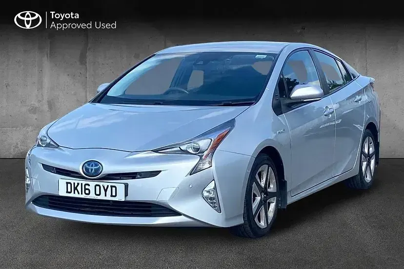 Used Toyota Prius Business Edition 122 HP (89 kW) 2016 Silver Hatchback